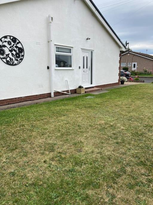 17 Cheerful 2 Bed Bungalow, Hot Tub/Gym/Pool Table Villa Prestatyn Exterior foto